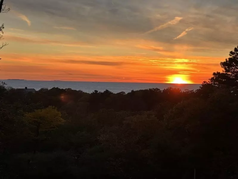 39 Telegraph Hill Rd, Falmouth, MA 02540