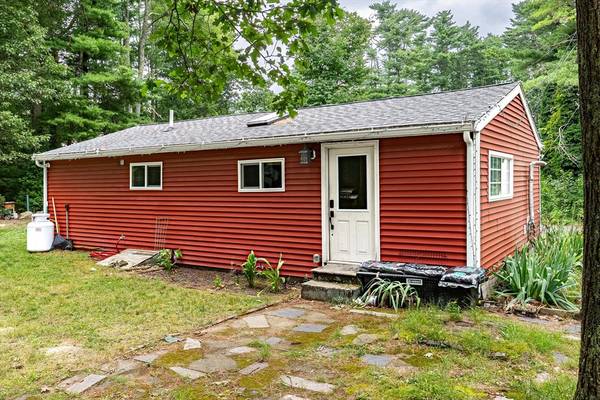 9 Hazel St, Lakeville, MA 02347