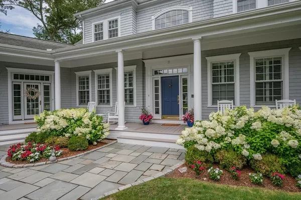 Sandwich, MA 02563,2 Firethorn Ln