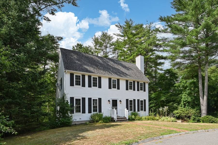 12 Pinewood Rd, Amesbury, MA 01913