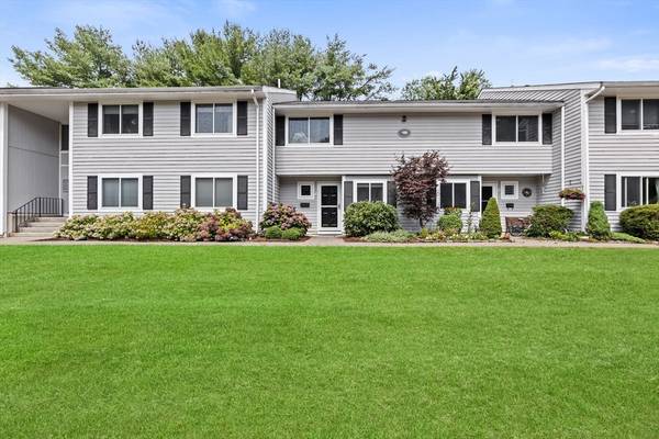 18 Beals Cove Rd #E, Hingham, MA 02043