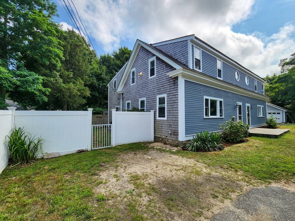 Bourne, MA 02562,42-44 Washburn St