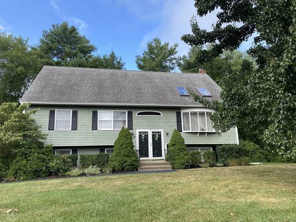 17 Crabtree Lane, Abington, MA 02351