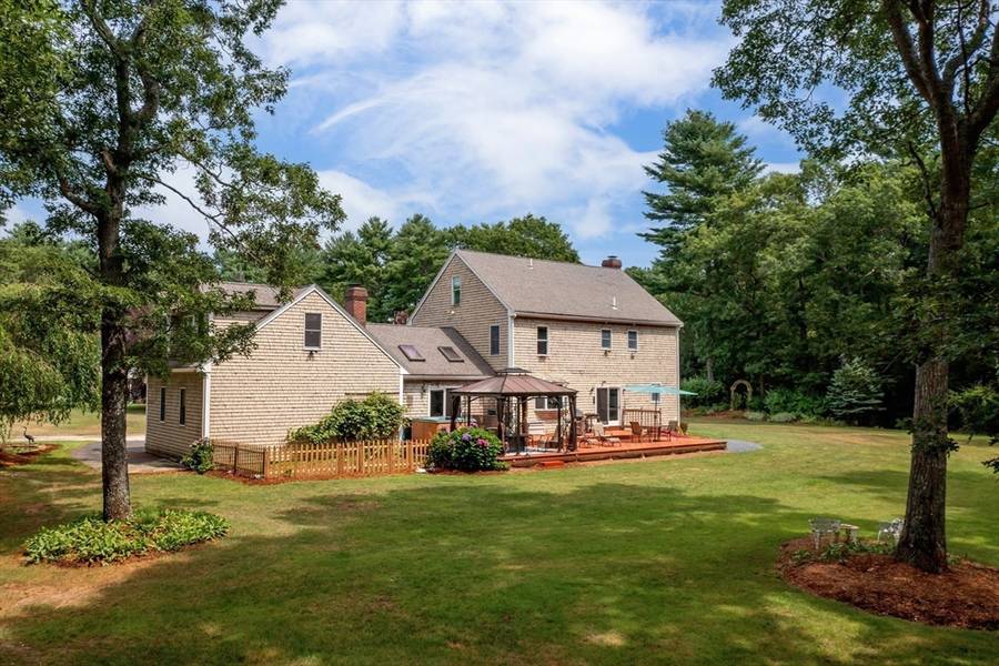 121 Wolf Pond Rd, Kingston, MA 02364