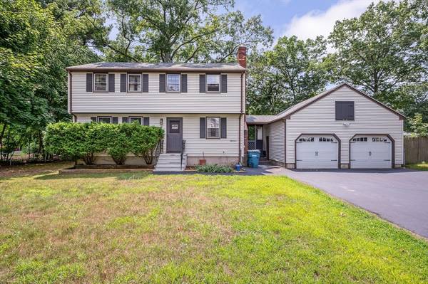 53 Hill St, Tewksbury, MA 01876