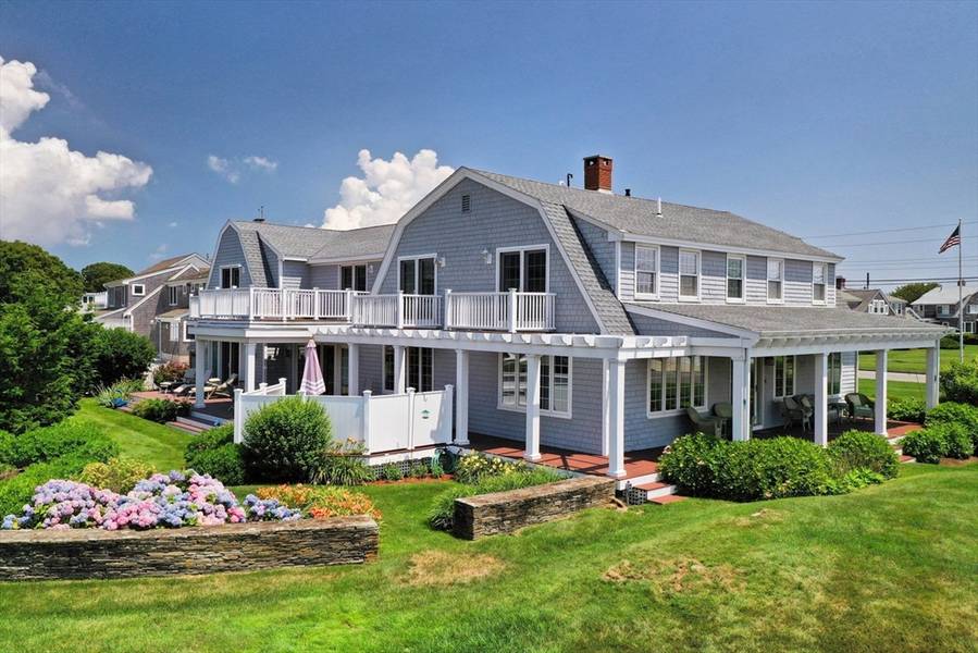 14 Ocean Avenue, Falmouth, MA 02536