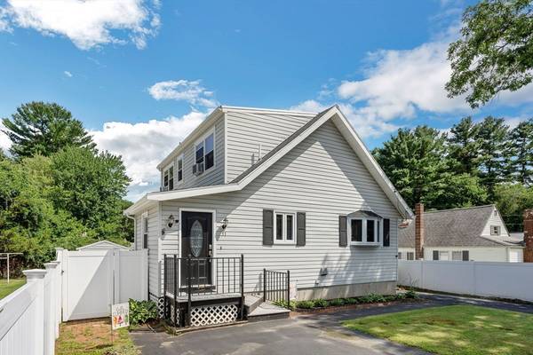 51 Cobb St, Norton, MA 02766