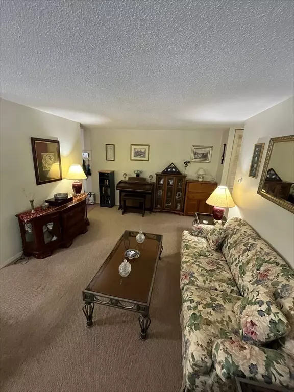 226 Regency Park Drive #226, Agawam, MA 01001