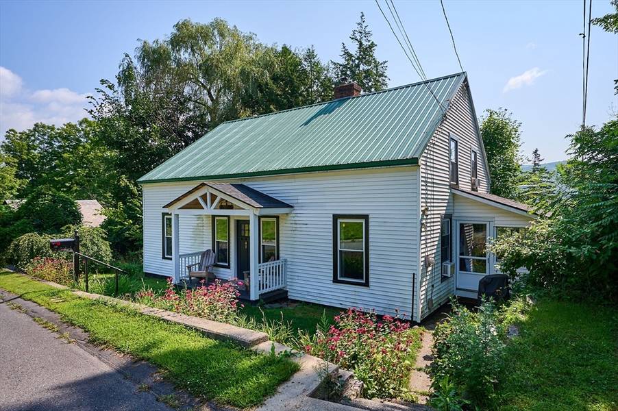 48 Prospect St, Buckland, MA 01338