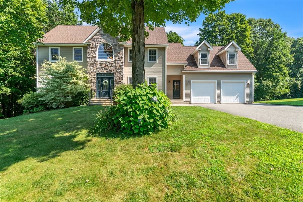 6 Patriot Ridge Ln, Wilbraham, MA 01095