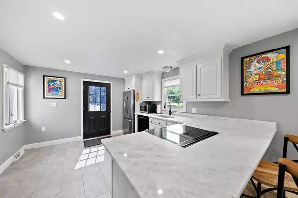 Hanson, MA 02341,128 Bay State Cir