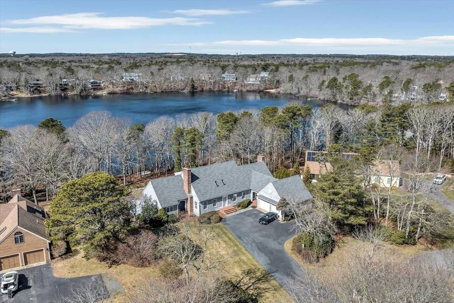 16 Flax Court, Falmouth, MA 02536