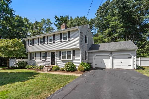 17 Stonybrook Rd, Medfield, MA 02052