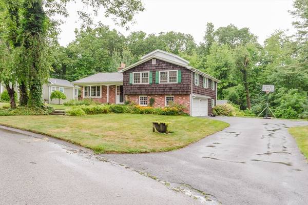 Seekonk, MA 02771,21 Hiller Dr