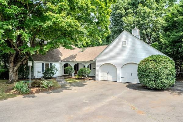 130 Arlington Rd, Longmeadow, MA 01106