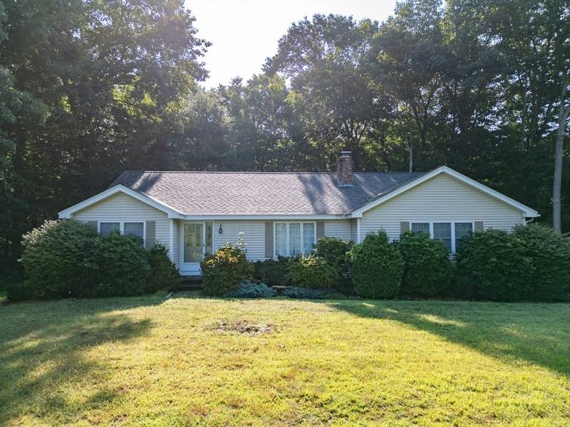 17 Ashley St, Pepperell, MA 01463