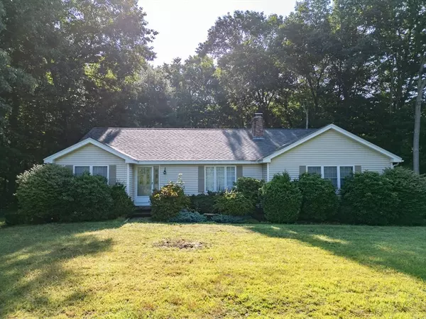 17 Ashley St, Pepperell, MA 01463