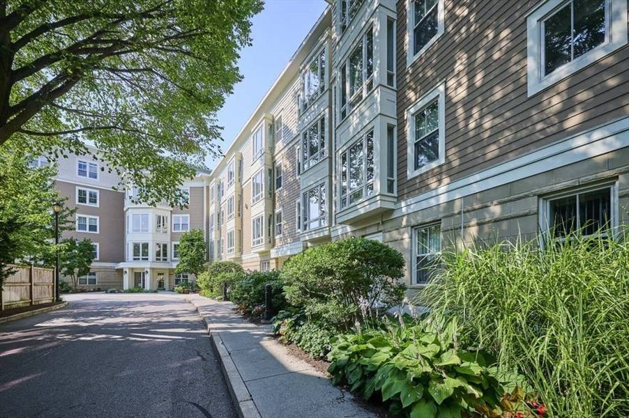 2 Saint Paul St. #313, Brookline, MA 02445