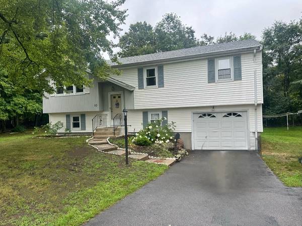 10 Snowcrest Dr, Attleboro, MA 02703