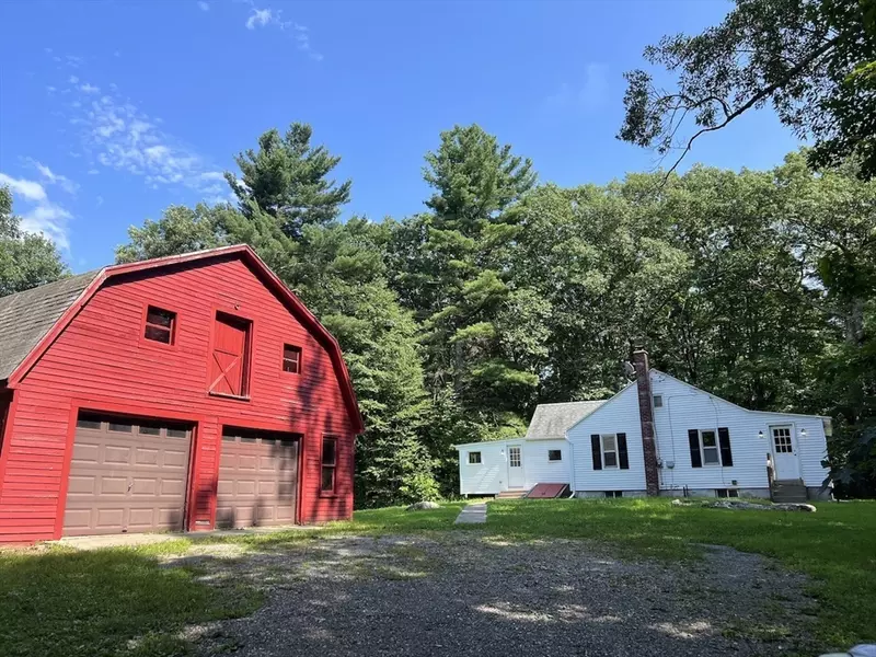 42 New State Road, Montgomery, MA 01085