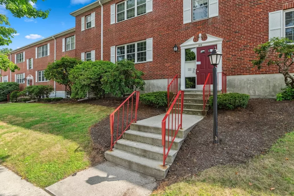 Boston, MA 02135,144 Lake Shore Rd #1