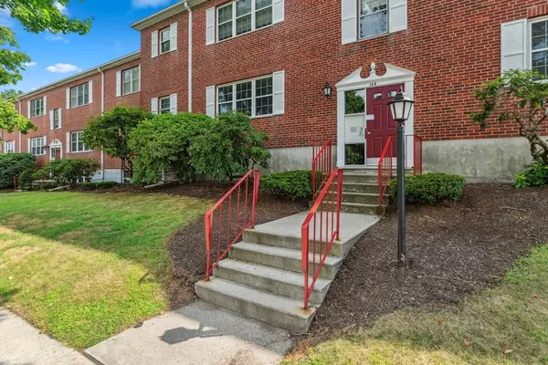 144 Lake Shore Rd #1, Boston, MA 02135
