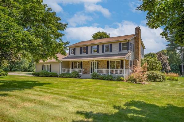 15 Tamarak Dr, East Longmeadow, MA 01028