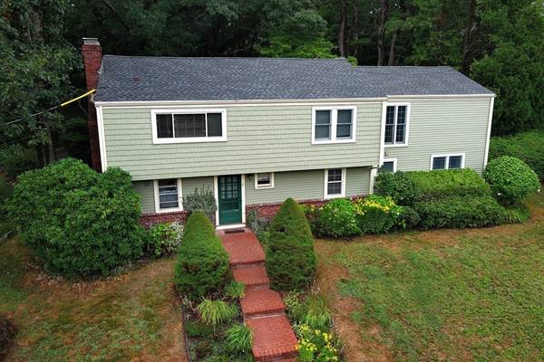 2 Woodland Dr, North Reading, MA 01864