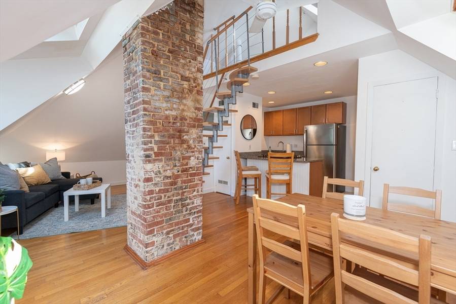 83 Pleasant St #7, Marblehead, MA 01945