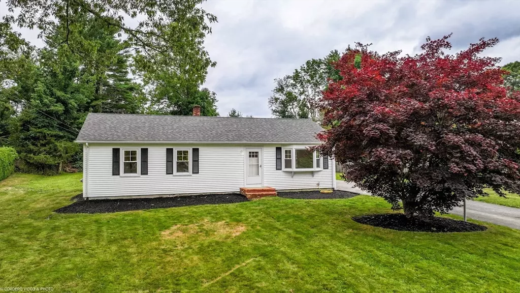 10 Middlewood Dr, Acushnet, MA 02743