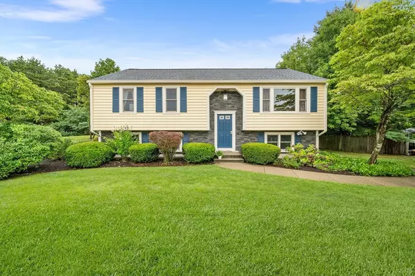 11 Hidden Ln, Mansfield, MA 02048