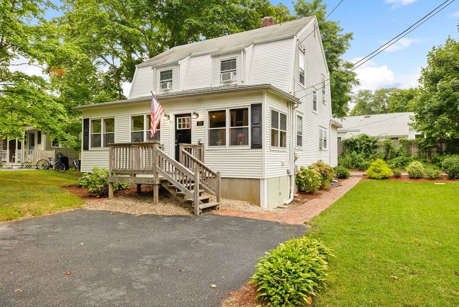 25 Bay View Ave, Bourne, MA 02553