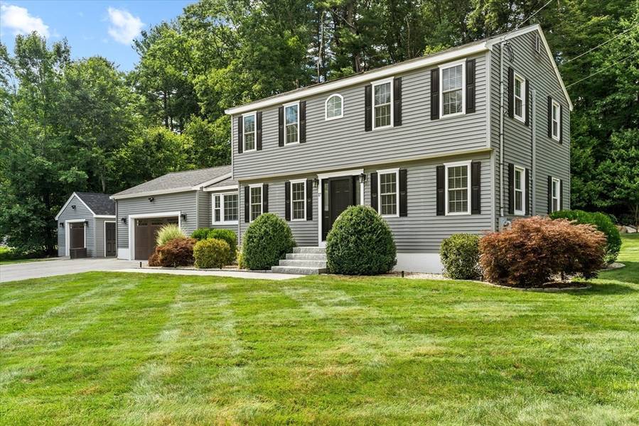 17 Crabapple Lane, Chelmsford, MA 01824