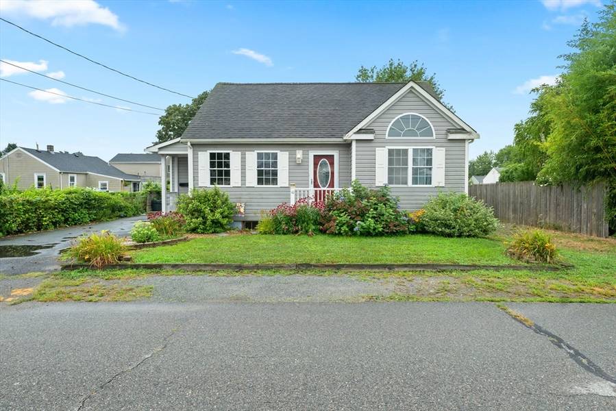 10 Fourth St, Swansea, MA 02777