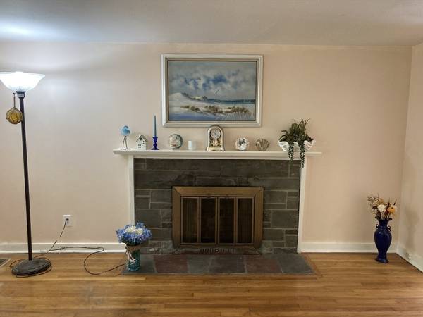 Falmouth, MA 02536,37 Cedar St