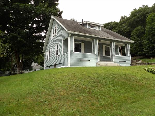 55 Columbus Ave, Southbridge, MA 01550