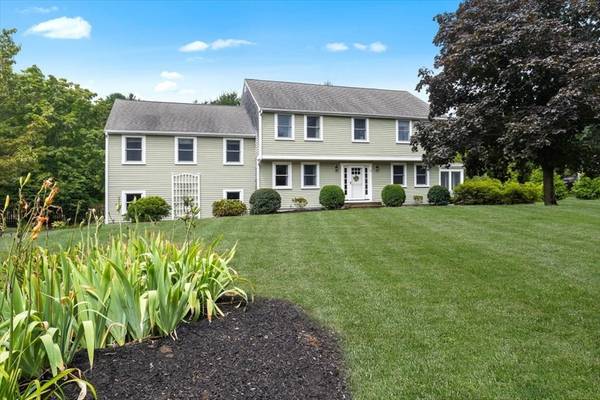 10 Boxwood Ln, Duxbury, MA 02332