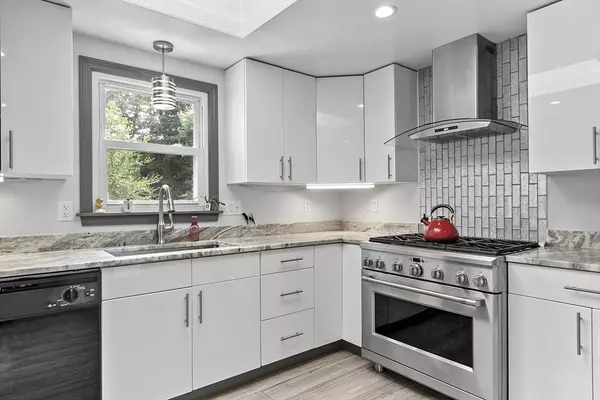 Chelmsford, MA 01824,17 Regina Dr