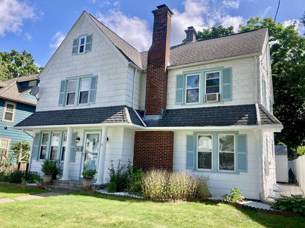 19 Eton St, Springfield, MA 01108