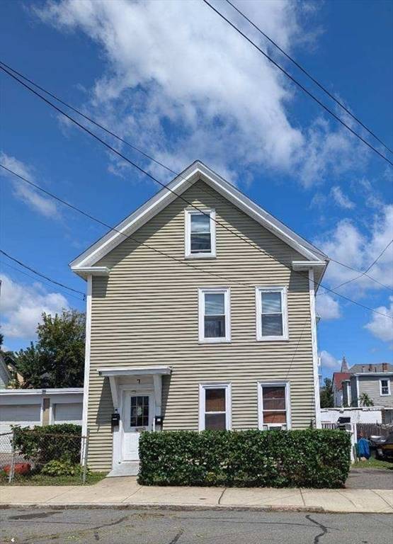 7 Grove St, Haverhill, MA 01832