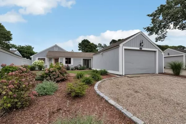 53 Brassie Way, Mashpee, MA 02649