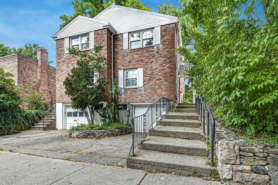 7 Kent Sq, Brookline, MA 02446