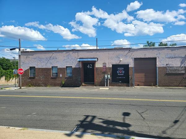 Holyoke, MA 01040,42-50 Commercial St