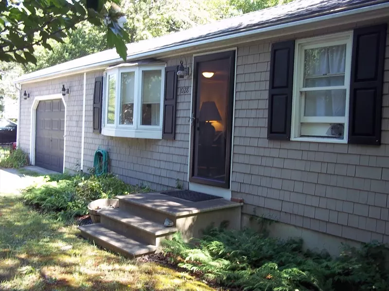 1028 State Rd, Plymouth, MA 02360