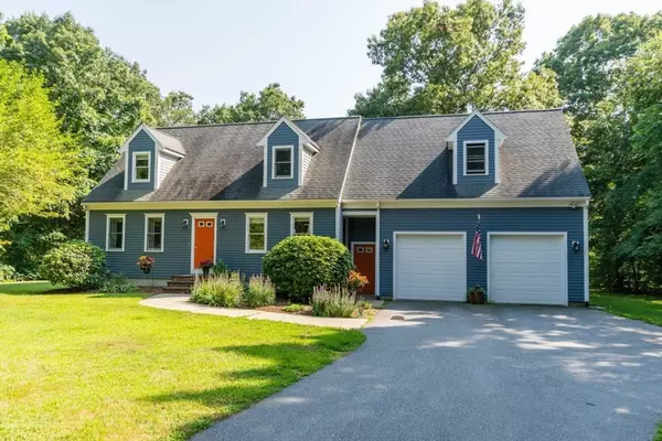 18 Goldfinch Dr, Dartmouth, MA 02747