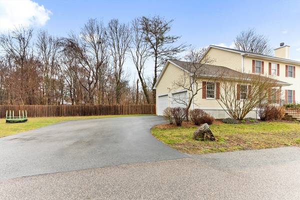 Holbrook, MA 02343,25 Manor Rd