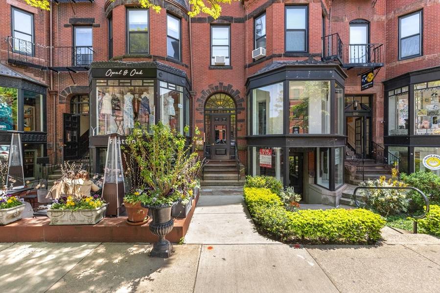 226-228 Newbury Street, Boston, MA 02116