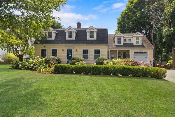 7 Fairview St, Hingham, MA 02043