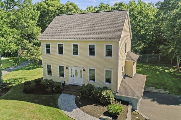 2 Arrowhead Lane,  Raynham,  MA 02767