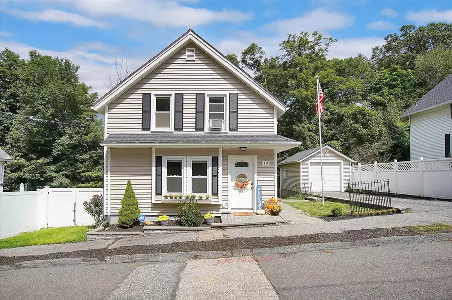 19 Keyes St, Warren, MA 01083